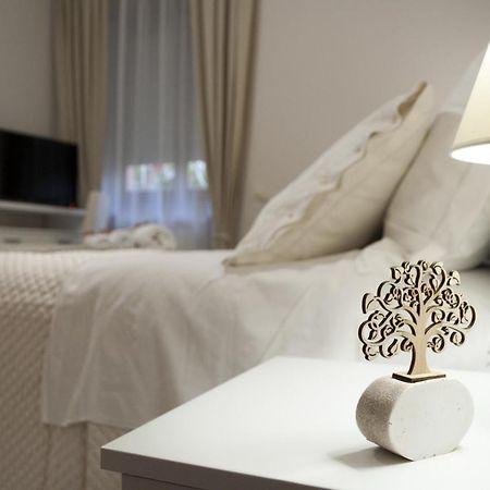 L' Albero Di Giada Bed and Breakfast Caserta Exteriör bild